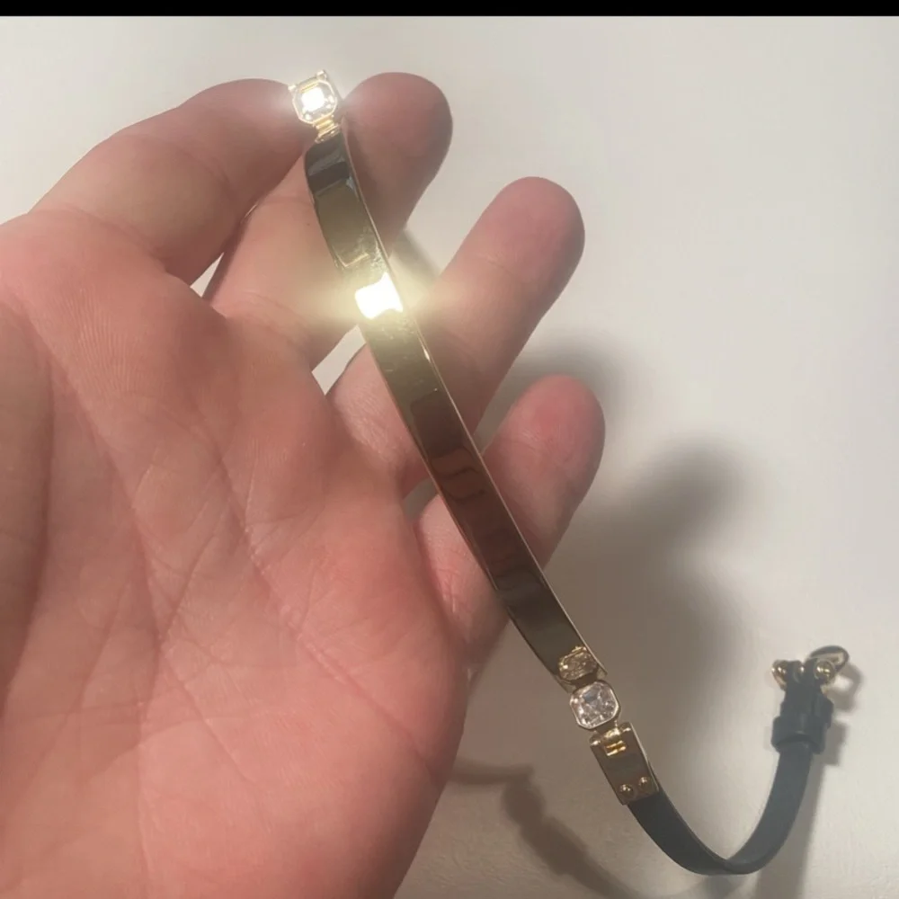 Henri Bendel gold tone and leather choker. - Picture 1 of 3